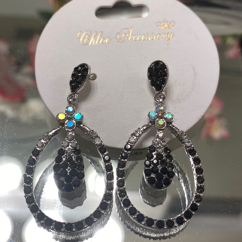 Earrings - Picture 1 of 4